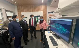 Minister Joshi during his tour of the Australian Resources Research Centre. Source: Twitter